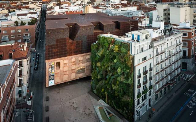 Visita dinamizada al edificio de CaixaForum Madrid. Una aproximación a
la arquitectura contemporánea